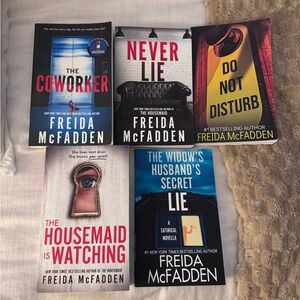 Frieda McFadden Book Bundle!